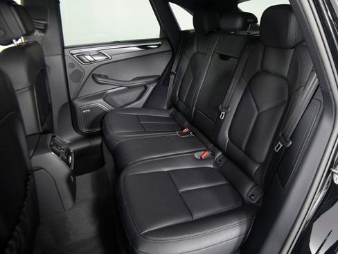 Certified 2026 Porsche Macan AWD/4WD image 36