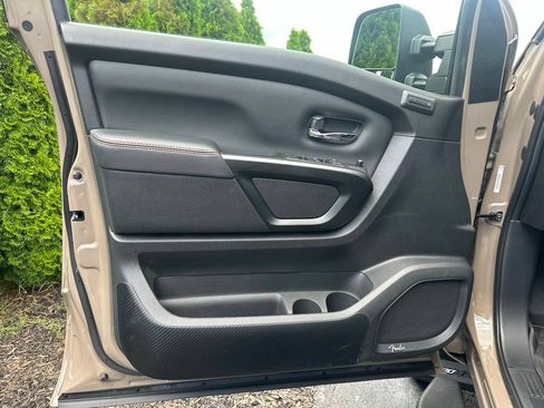 Used 2024 Nissan Titan PRO-4X w/ Pro-4x Convenience Package AWD/4WD image 8