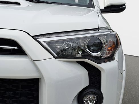 Used 2022 Toyota 4Runner TRD Off-Road Premium AWD/4WD image 29