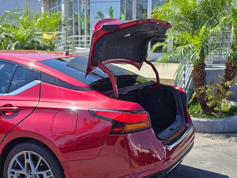 Used 2023 Nissan Altima 2.0 SR image 8