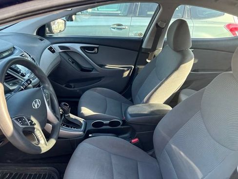 Used 2014 Hyundai Elantra SE w/ Option Group 02 FWD image 17