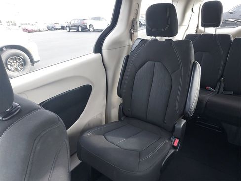Used 2023 Chrysler Voyager LX image 12