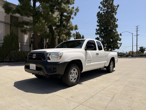 Used 2014 Toyota Tacoma 2WD Access Cab w/ Convenience Package image 1