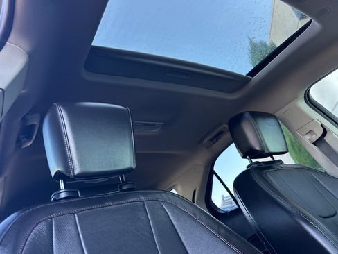 Used 2017 Chevrolet Equinox Premier w/ Enhanced Convenience Package AWD/4WD image 17