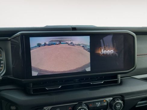 Used 2026 Jeep Wrangler Unlimited Rubicon AWD/4WD image 22