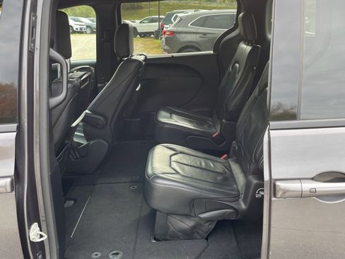 Used 2020 Chrysler Pacifica Touring-L w/ Advanced Safetytec Group image 15