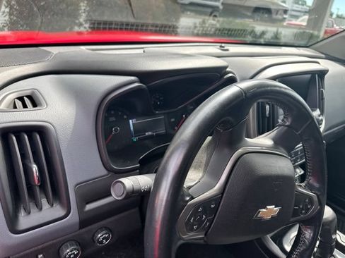 Used 2017 Chevrolet Colorado Z71 AWD/4WD image 3