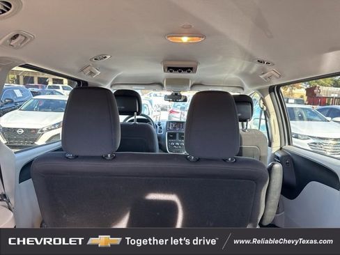 Used 2018 Dodge Grand Caravan SE w/ UConnect Hands-Free Group image 13