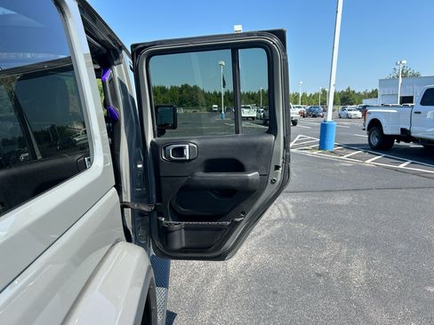 Used 2020 Jeep Wrangler Unlimited Sahara AWD/4WD image 24
