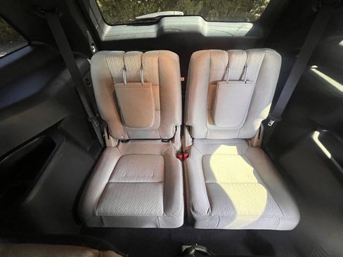 Used 2018 Ford Explorer Base AWD 4dr SUV image 28