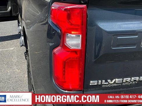 Used 2019 Chevrolet Silverado 1500 Custom Trail Boss w/ Custom Convenience Package AWD/4WD image 22