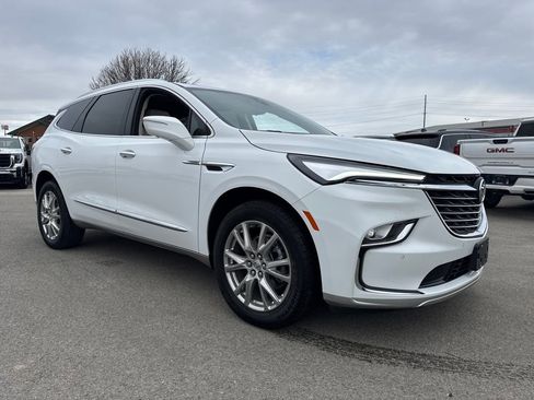 Used 2024 Buick Enclave Essence w/ Experience Buick Package image 8