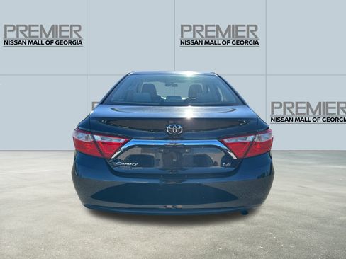 Used 2017 Toyota Camry SE image 6