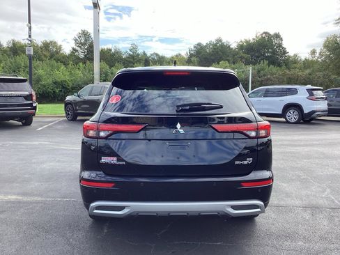 Used 2023 Mitsubishi Outlander SE image 3