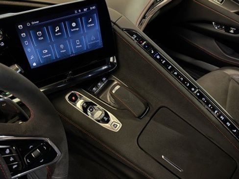 Used 2024 Chevrolet Corvette Stingray Premium Cpe w/ Z51 Performance Package RWD image 5