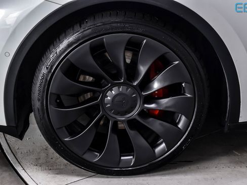 Used 2022 Tesla Model Y Performance image 10