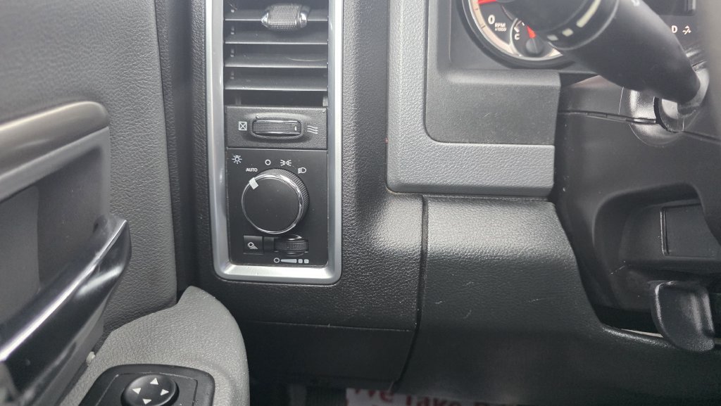 Used 2015 RAM 1500 Classic SLT RWD image 16