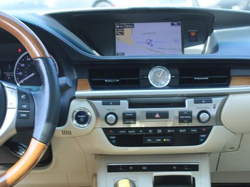 Used 2015 Lexus ES 300h w/ Navigation System Package FWD image 13