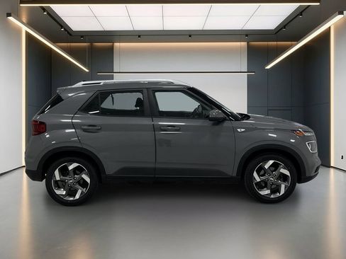 Used 2022 Hyundai Venue SEL w/ Cargo Package FWD image 8