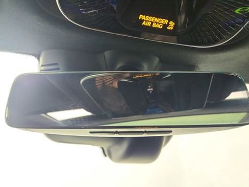 Used 2025 Mercedes-Benz GLC 300 4MATIC image 57