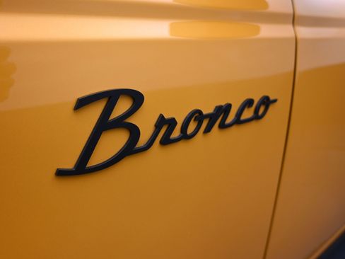 Used 2021 Ford Bronco Badlands image 11