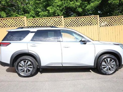 Certified 2025 Nissan Pathfinder SV AWD/4WD image 5