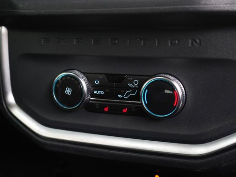 Used 2025 Ford Expedition Max Platinum AWD/4WD image 17