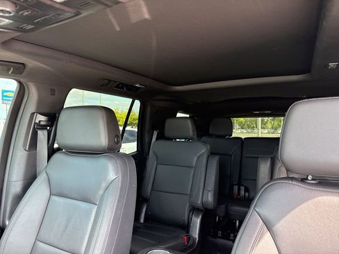 Used 2022 Chevrolet Tahoe Z71 w/ Luxury Package image 2