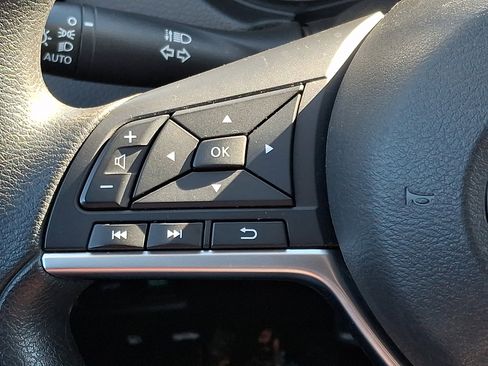 Used 2021 Nissan Rogue Sport S image 21