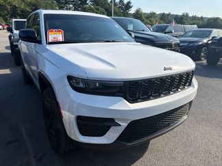 Used 2023 Jeep Grand Cherokee Altitude AWD/4WD video 1