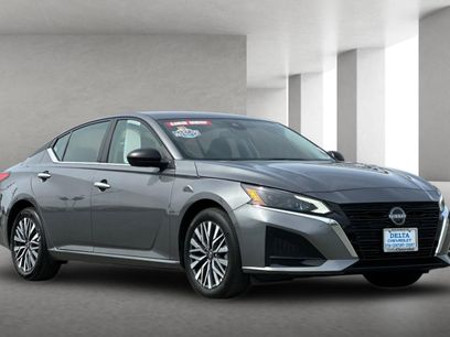 Used 2025 Nissan Altima 2.5 SV