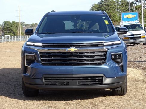 Used 2025 Chevrolet Traverse LT image 6