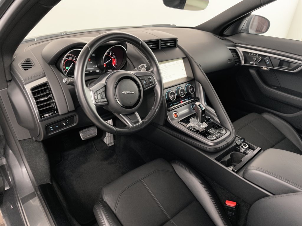 Used 2020 Jaguar F-TYPE Convertible RWD image 17