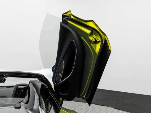 Used 2025 McLaren Artura Spider image 36