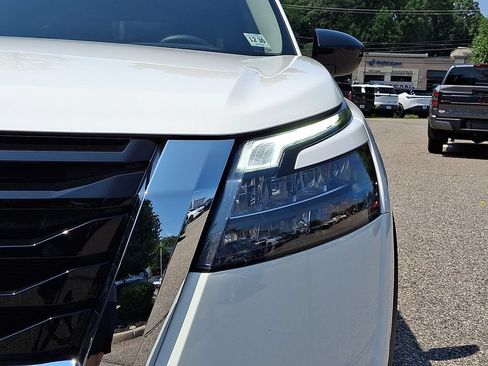 Used 2025 Nissan Pathfinder S AWD/4WD image 11