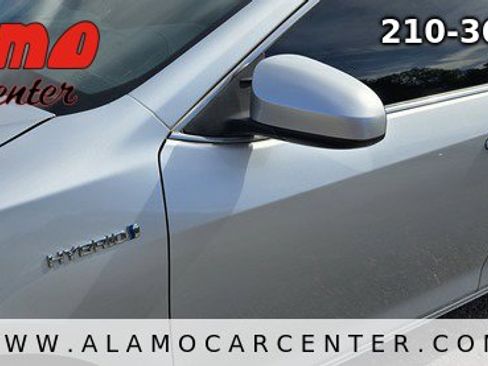 Used 2013 Toyota Camry LE image 9