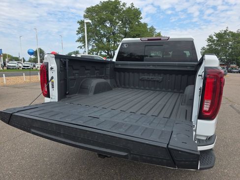 Used 2022 GMC Sierra 1500 AT4 w/ AT4 Preferred Package AWD/4WD image 17
