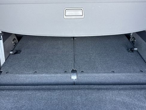 Used 2022 Volkswagen Tiguan SE R-Line image 33