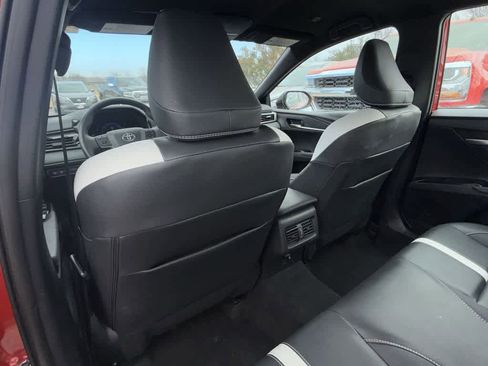 Used 2025 Toyota Camry SE image 11