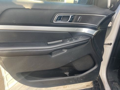 Used 2016 Ford Explorer XLT w/ Equipment Group 202A image 18