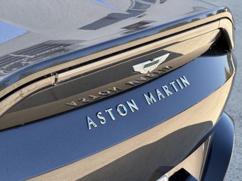 Used 2023 Aston Martin V8 Vantage Roadster RWD image 9