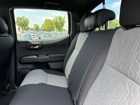 Used 2022 Toyota Tacoma TRD Sport AWD/4WD image 33