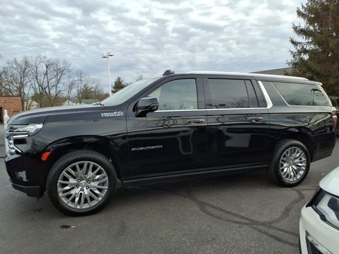 Used 2023 Chevrolet Suburban High Country image 4