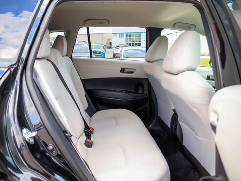 Used 2025 Toyota Corolla Cross LE FWD image 11
