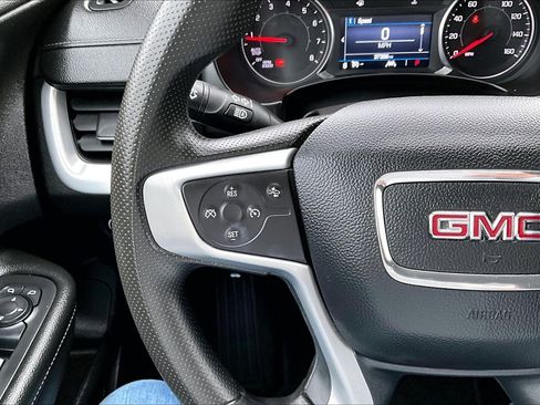 Used 2024 GMC Terrain SLE image 13