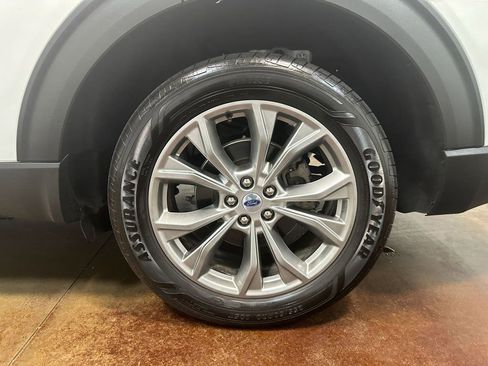 Used 2022 Ford Explorer XLT image 95