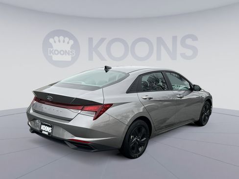 Used 2023 Hyundai Elantra SEL image 7