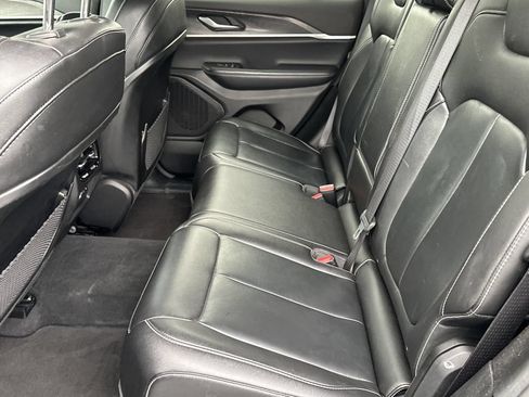 Certified 2023 Jeep Grand Cherokee Limited w/ Black Appearance Package AWD/4WD image 15