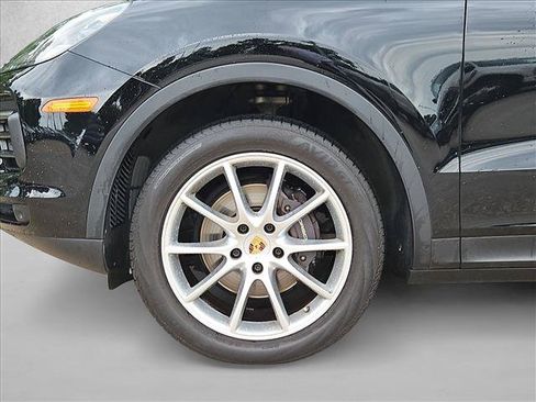 Used 2020 Porsche Cayenne AWD/4WD image 16