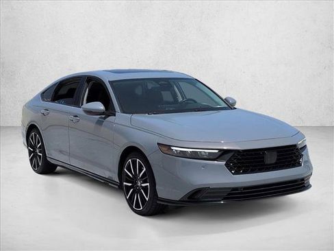 Used 2023 Honda Accord Touring image 3